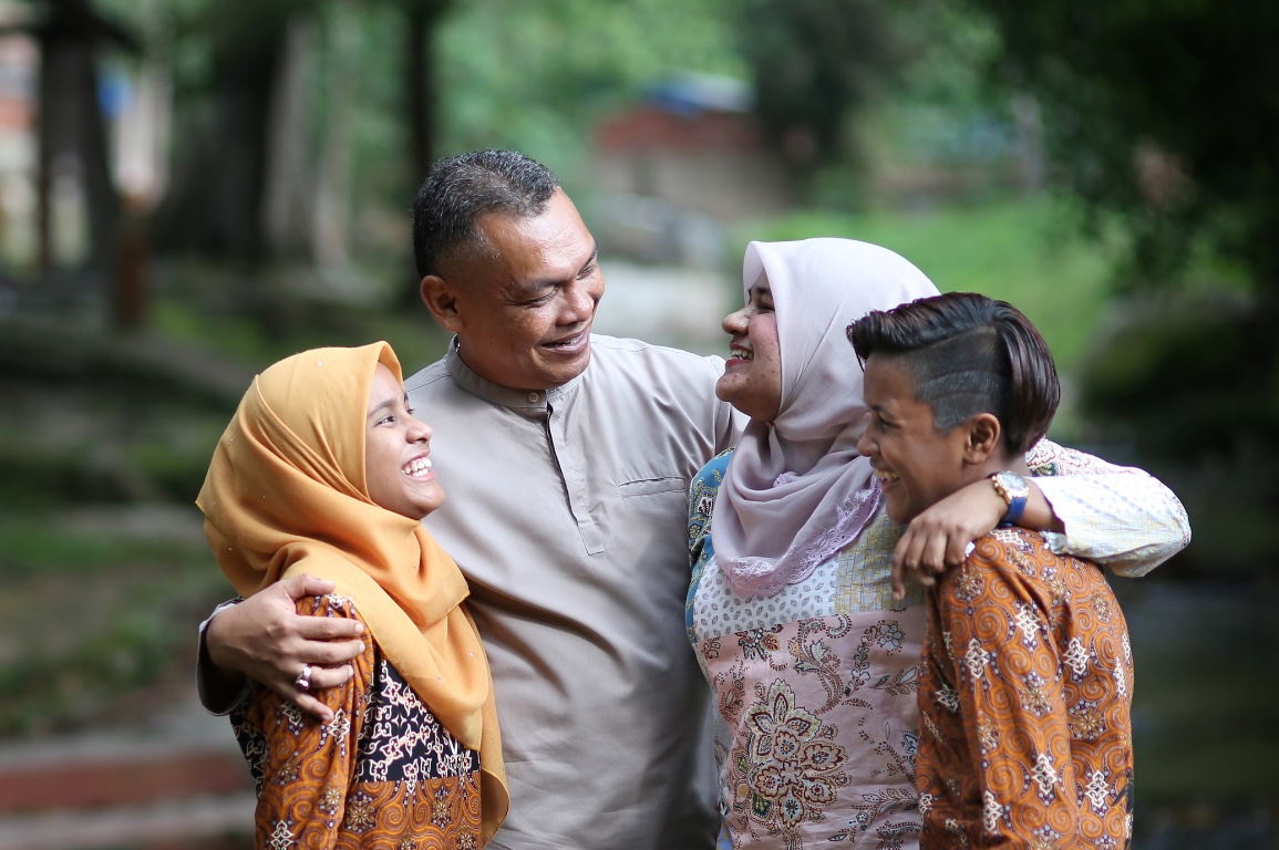 Sebuah keluarga Malaysia di taman