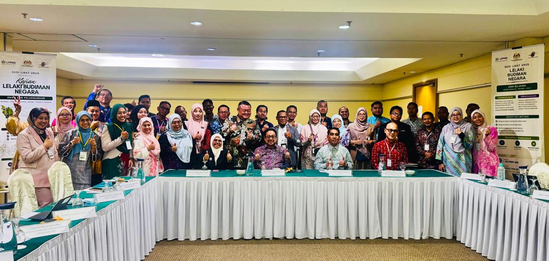 Gambar kenangan peserta Sesi Libat Urus Zon Selatan