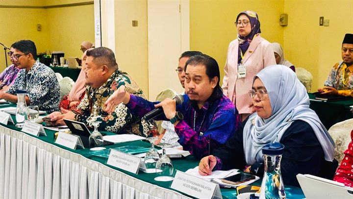 Peserta berkongsi pandangan dalam sesi perbincangan