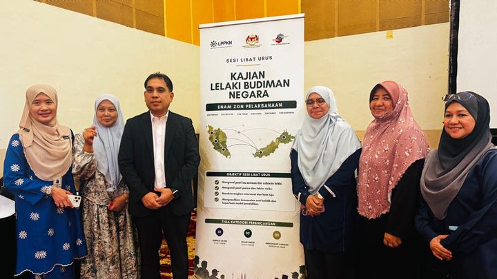 Pasukan penganjur di sisi bunting kajian